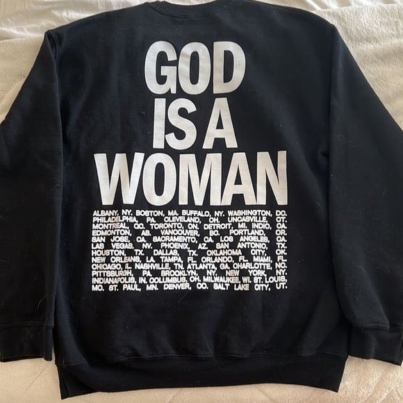 Ariana Grande Swettener Tour Crew Neck - Picture 3 of 4